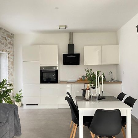 Holiday House Lucia Sukosan Bagian luar foto