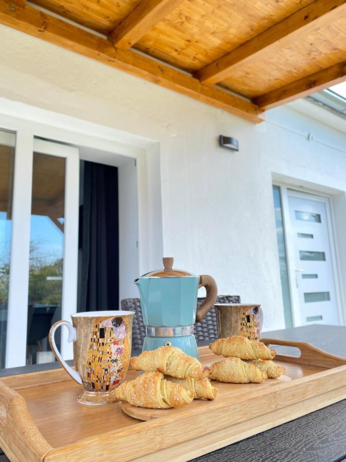 Holiday House Lucia Sukosan Bagian luar foto