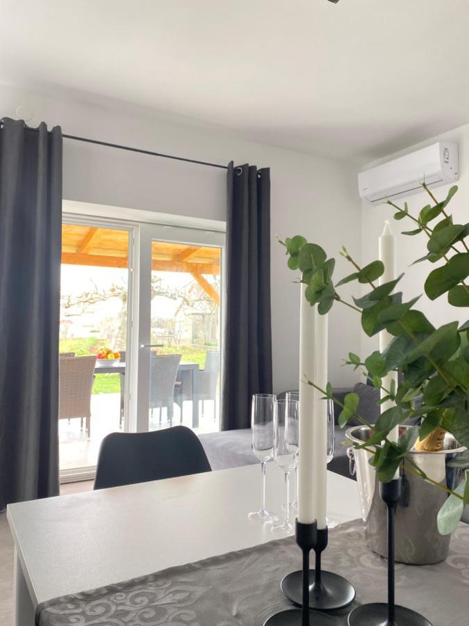 Holiday House Lucia Sukosan Bagian luar foto