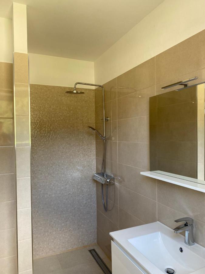 Holiday House Lucia Sukosan Bagian luar foto