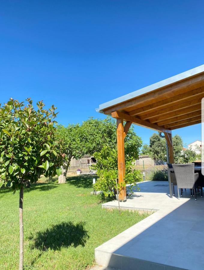 Holiday House Lucia Sukosan Bagian luar foto